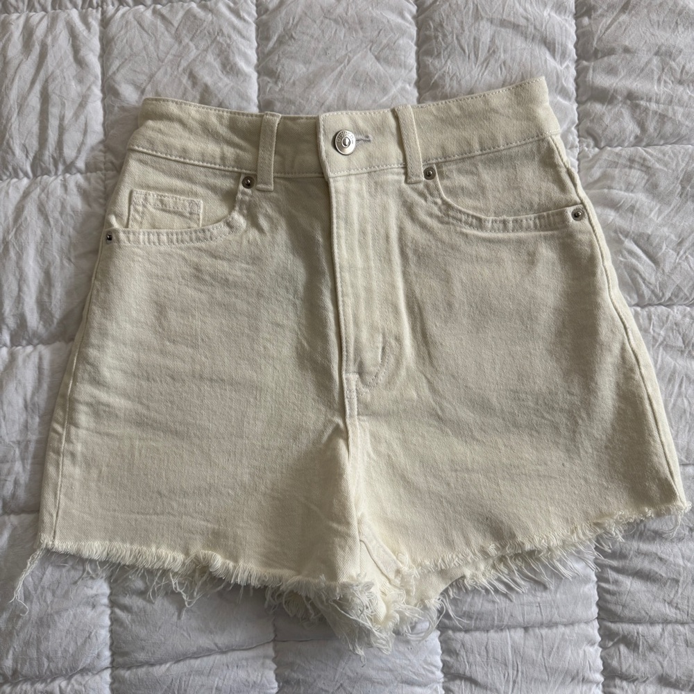 {Divided} White High-Rise Frayed Hem Denim Jean Shorts | 0
